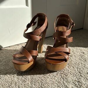 Retro wood platform heels size 8
